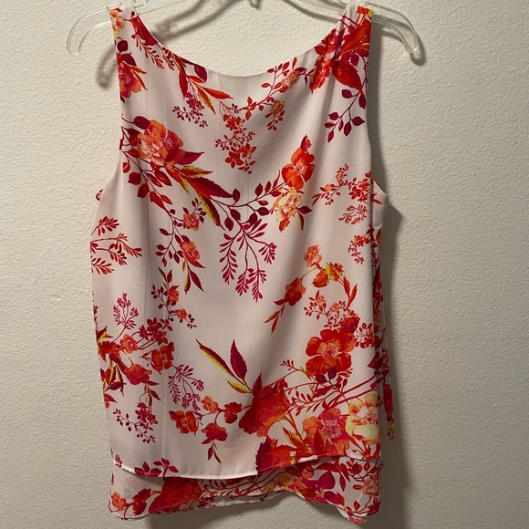 Floral Worthington Top! - Picture 2 of 7